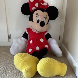 Minnie Mouse, red polka dot yellows shoes